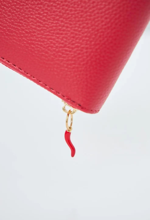 Billetera roja con charm