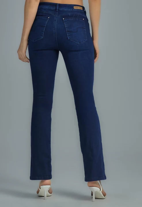 Jean levantacola lavado oscuro con bota recta para mujeres